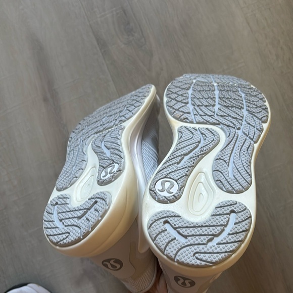 Lululemon Shoes 9.5 - Picture 9 of 9